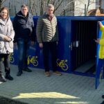 LockTec Velosafe Fahrradgarage blau/gelb geöffnet